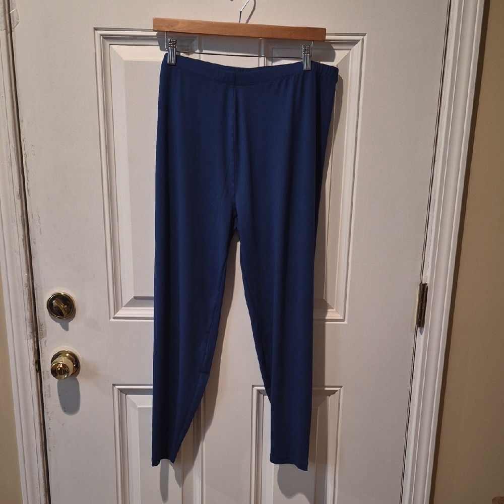Casual Navy V-Neck 2 pc. Outfit. - Picture 3 of 5